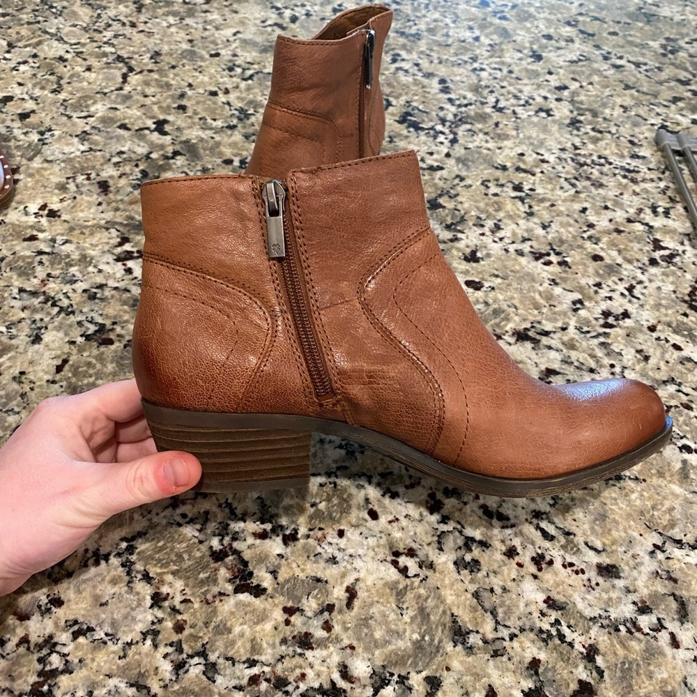 Lucky Brand Brolley ankle boots in a brown color with a leather upper - Picture 6 of 8